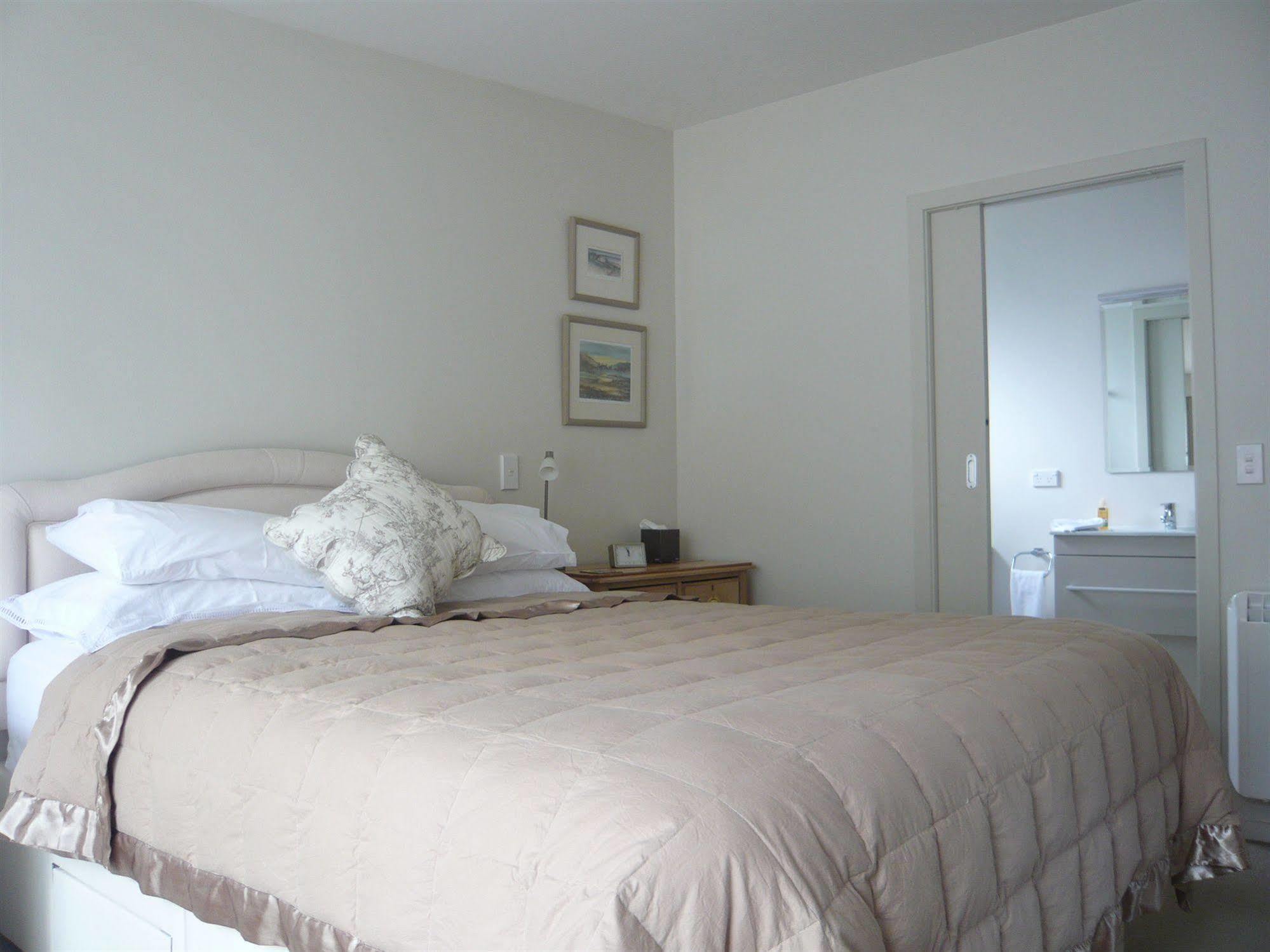 The B & B On The Hill Queenstown Bagian luar foto