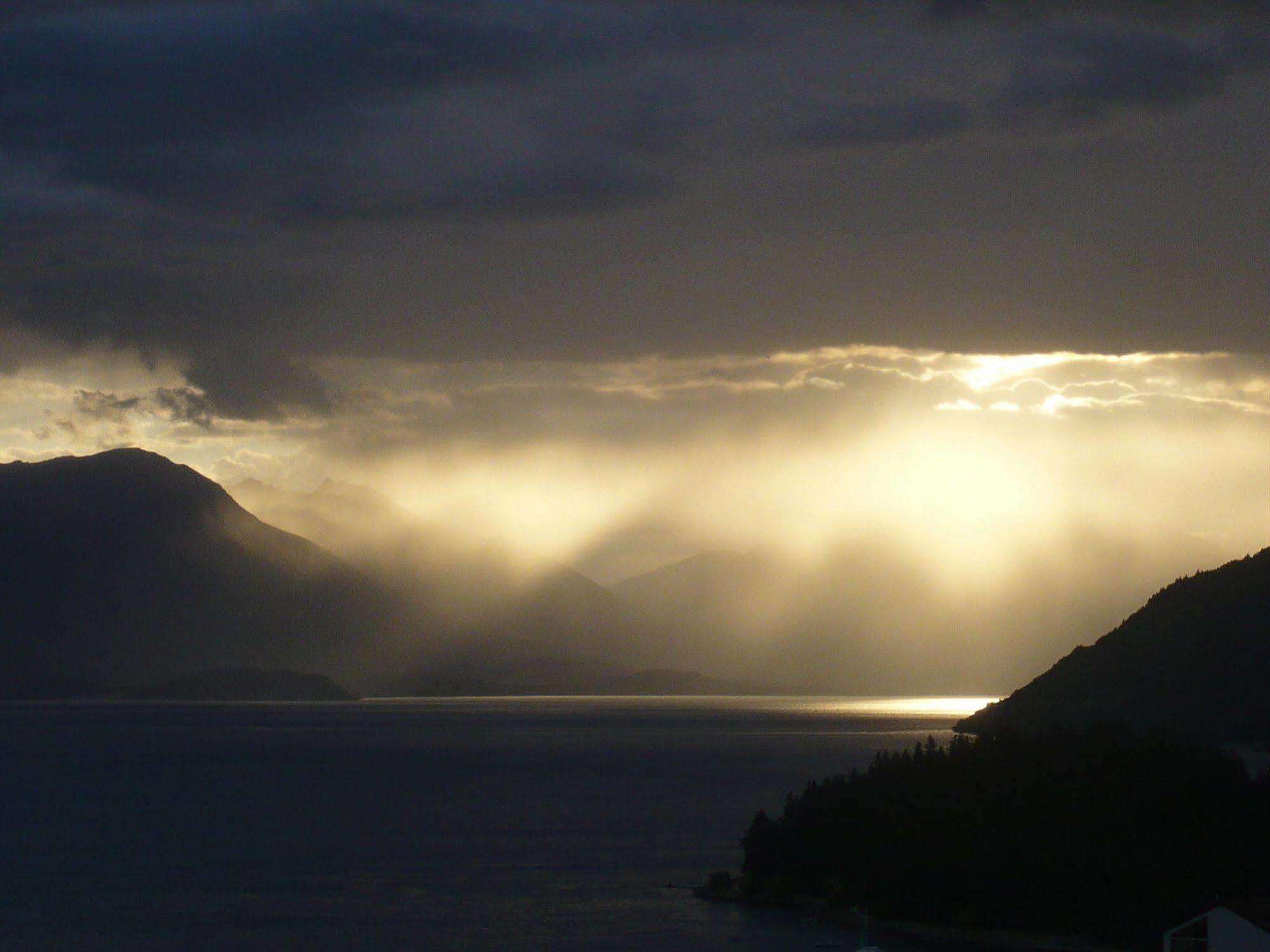 The B & B On The Hill Queenstown Bagian luar foto