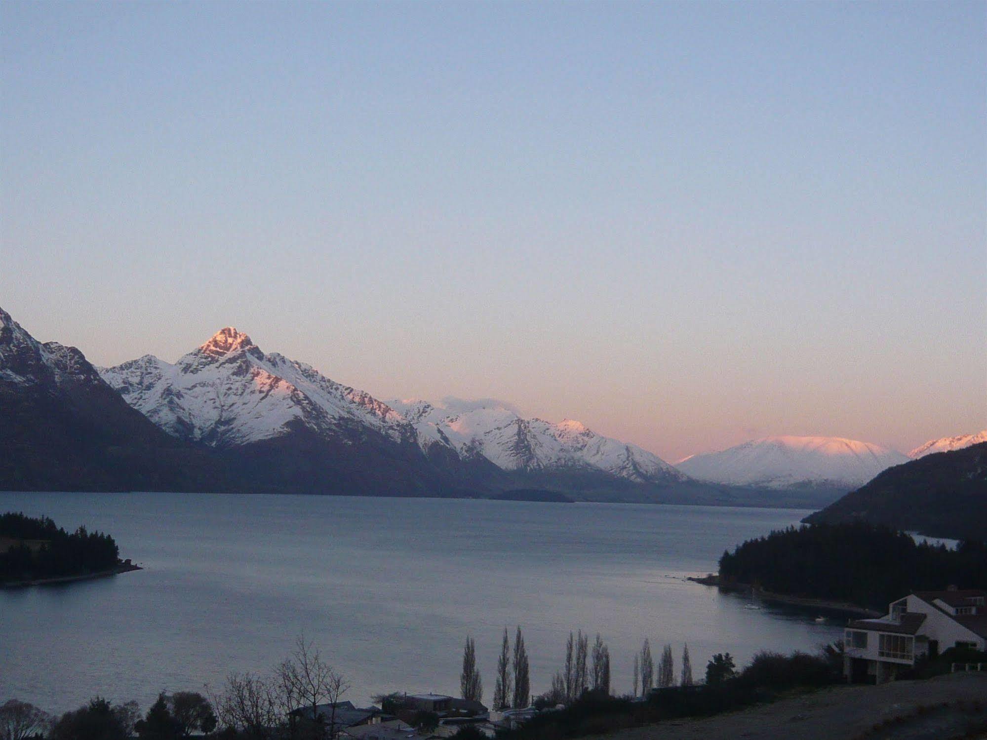 The B & B On The Hill Queenstown Bagian luar foto