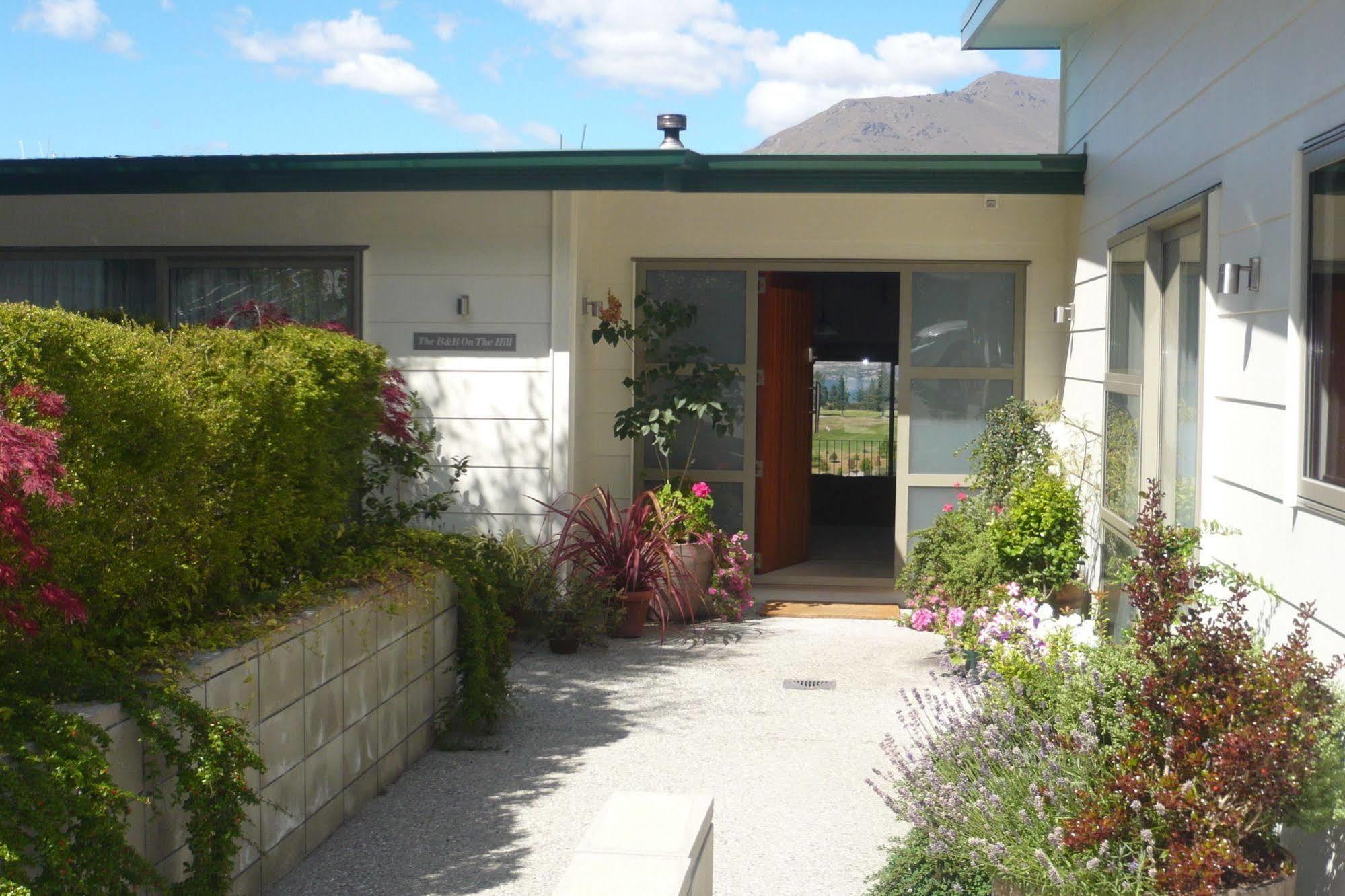 The B & B On The Hill Queenstown Bagian luar foto